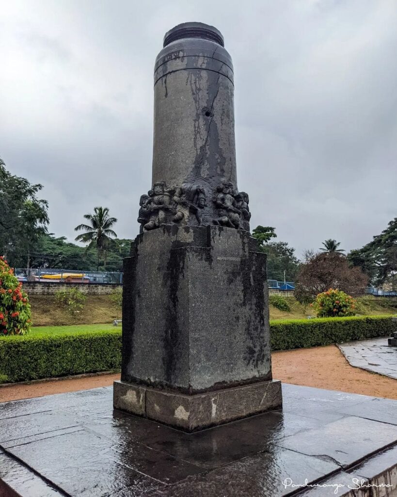 Veer Shasana Pillar, Hoysaleshwar Temple, Halebidu. 
Image Courtesy: Pandurangasharmab1902 (Facebook)