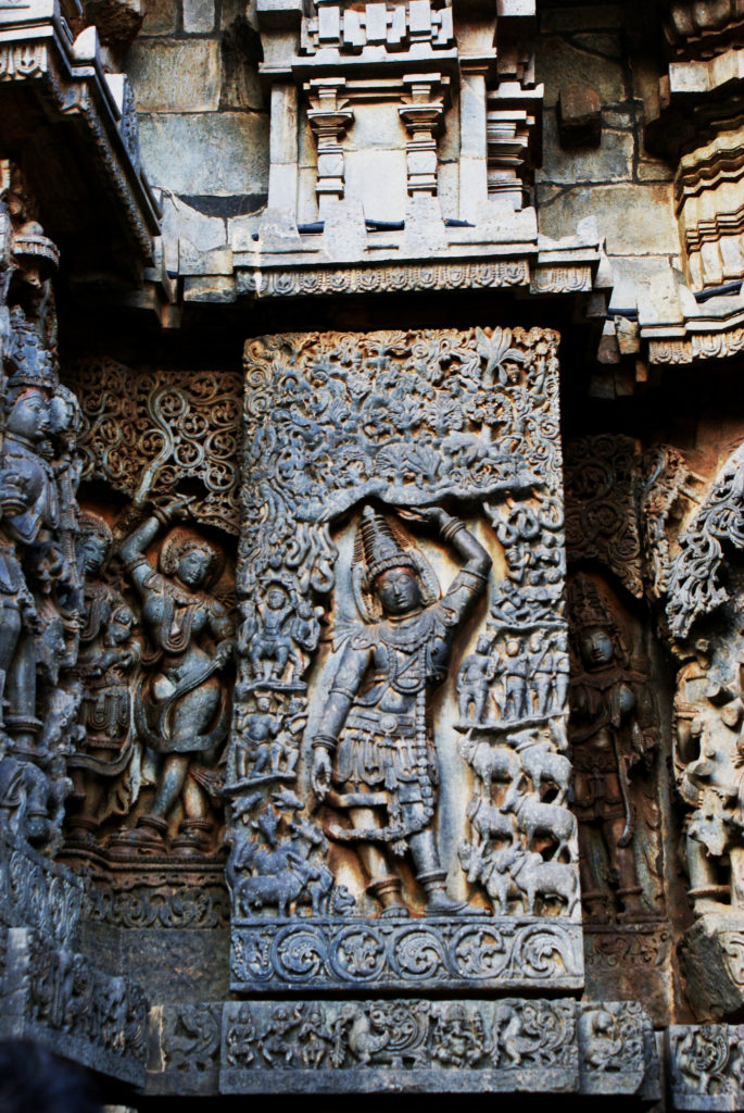 Hoysaleswara Temple, Halebeedu
Gowardhan Giridhari (Krishna lifting Gowardhan)