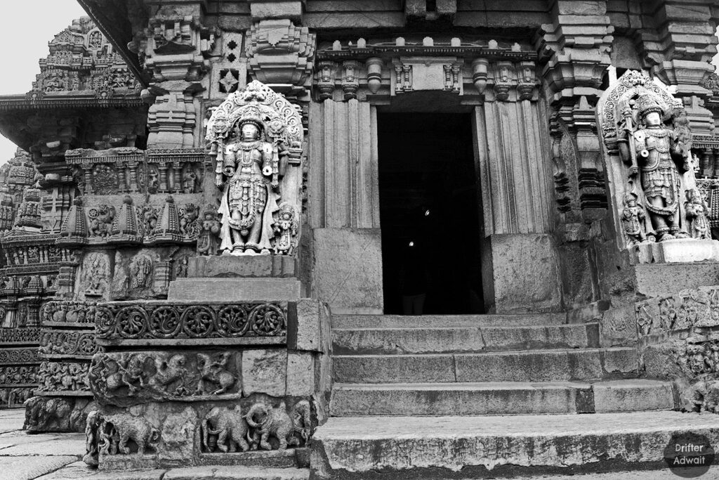 Jay Vijay on the entrance of Somnathpura temple