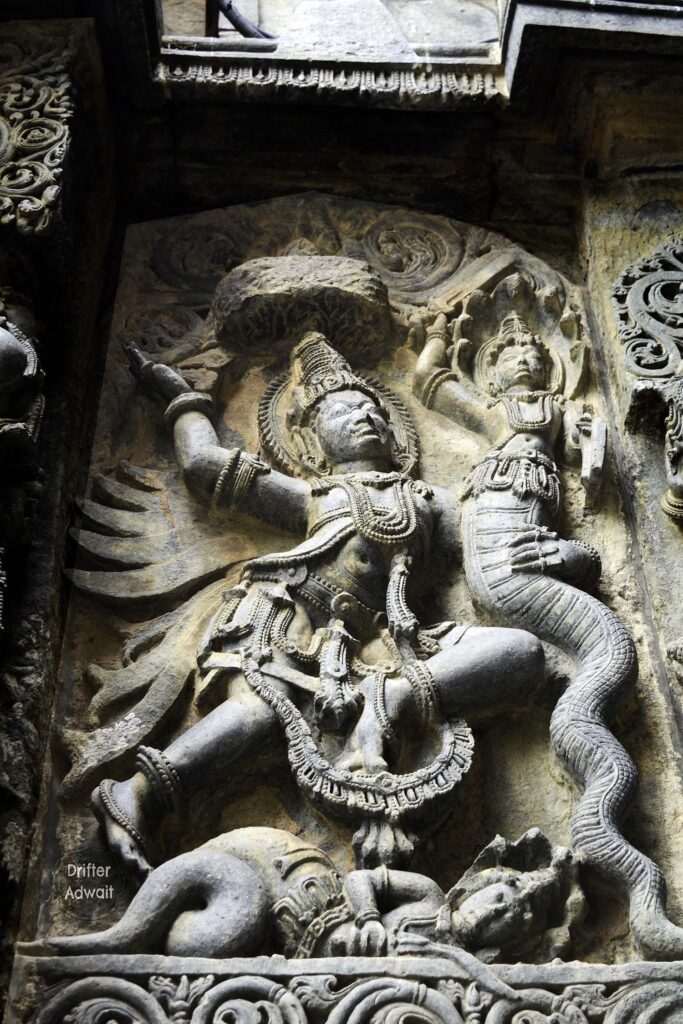 Garuda fighting Nagas, Halebidu