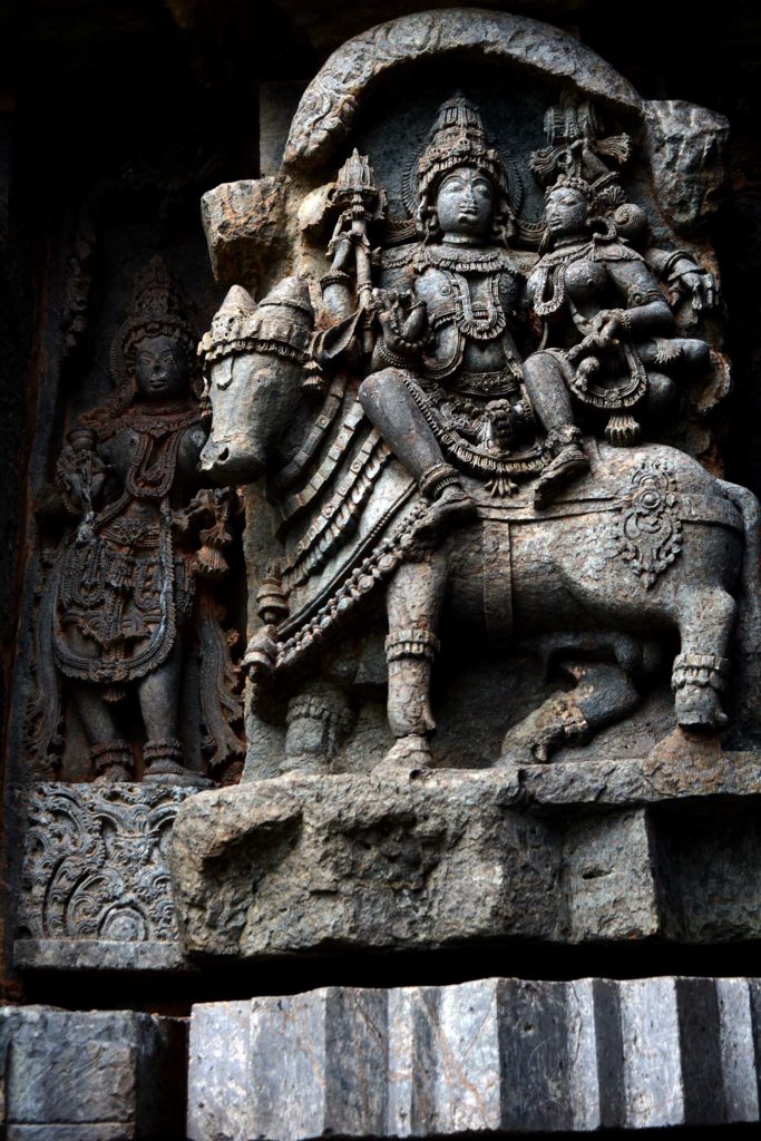 Shiva Parvati with Nandi at Kedareshwara Temple